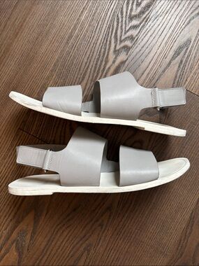 VINCE Gray + White Flat Leather Sandals sz 9 (but fits 9.5 or 10)